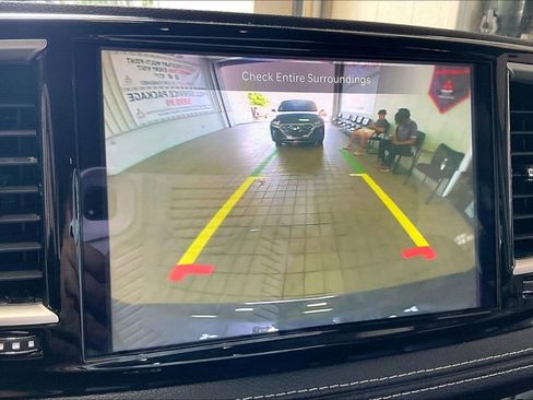 Used 2023 Chrysler Pacifica Touring-L FWD image 12