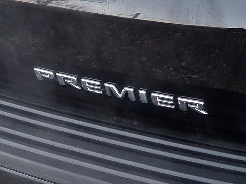 Used 2024 Chevrolet Suburban Premier w/ Premium Package image 31