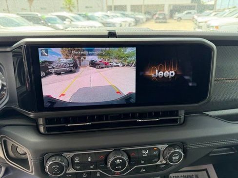 Used 2025 Jeep Gladiator Mojave w/ Convenience Group image 22