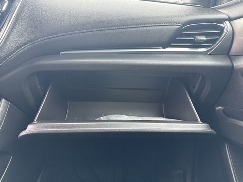 Used 2023 Chevrolet Traverse LT image 28