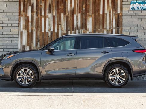 Used 2022 Toyota Highlander XLE AWD/4WD image 3