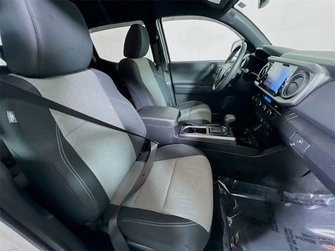 Certified 2023 Toyota Tacoma TRD Off-Road image 24