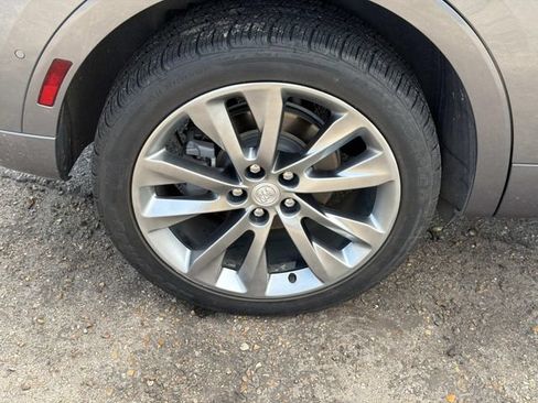 Used 2021 Buick Envision Avenir w/ Technology Package II FWD image 5