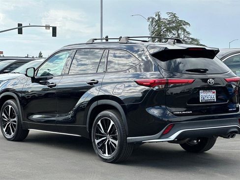 Used 2021 Toyota Highlander XSE image 6