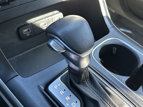 Used 2023 Kia Carnival LX image 19