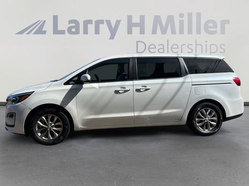 Used 2021 Kia Sedona LX image 3
