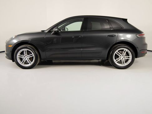 Certified 2021 Porsche Macan image 2