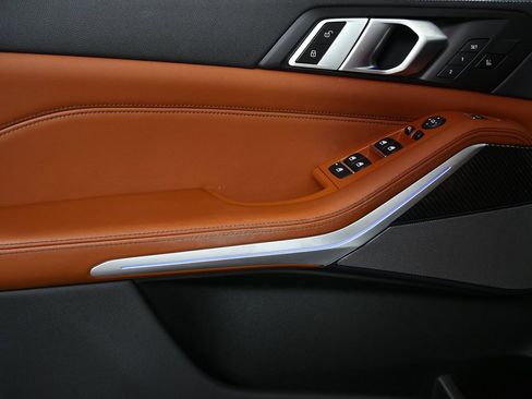 Used 2022 BMW X5 M50i w/ Executive Package image 6