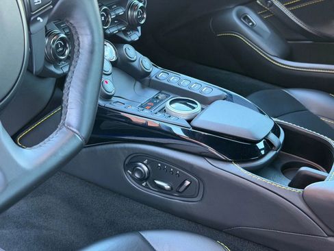 Used 2019 Aston Martin V8 Vantage Coupe image 29