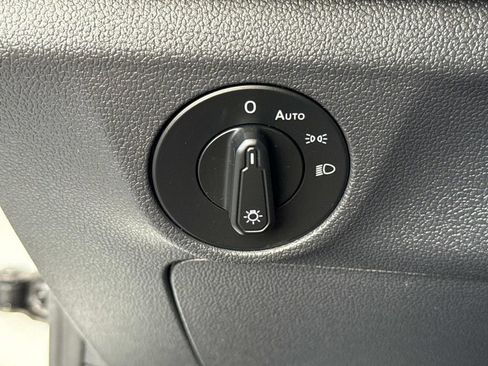 Used 2019 Volkswagen Jetta S image 40