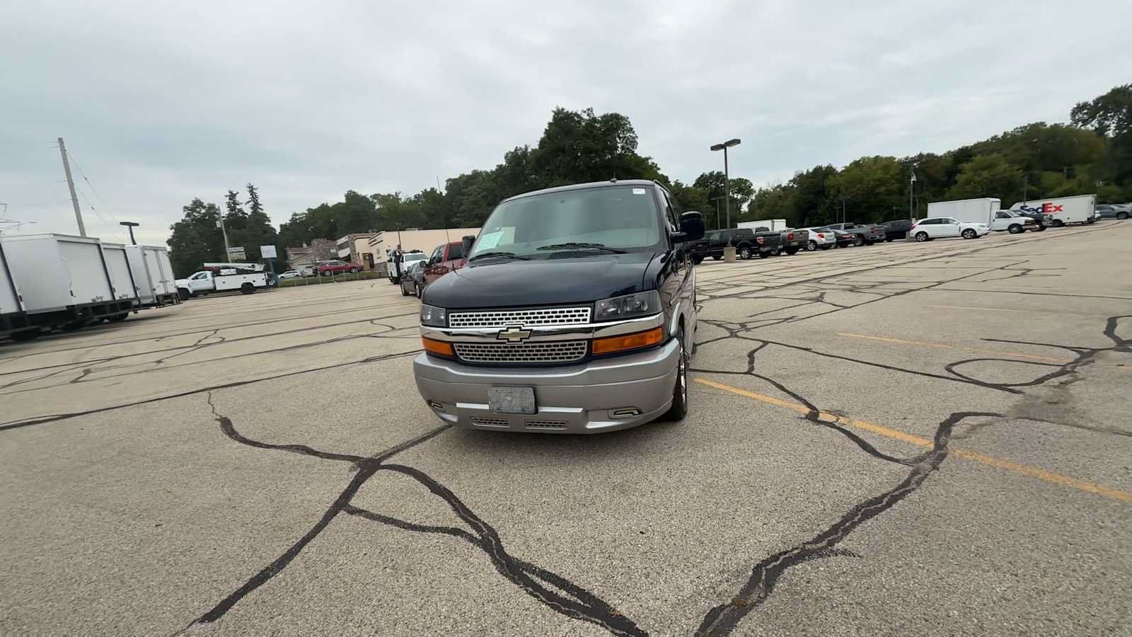 Used 2015 Chevrolet Express 2500 RWD image 3