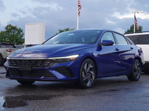 Used 2025 Hyundai Elantra SEL FWD image 6