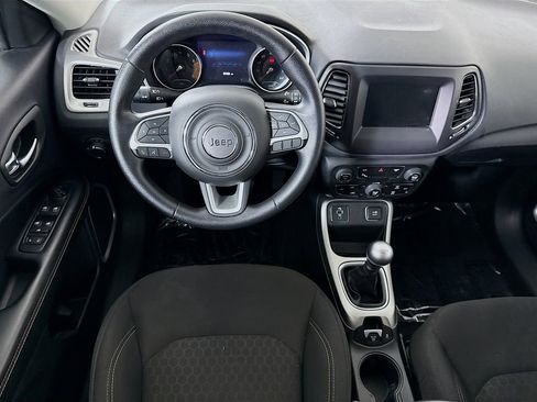 Used 2018 Jeep Compass Sport w/ Tech Group FWD image 4