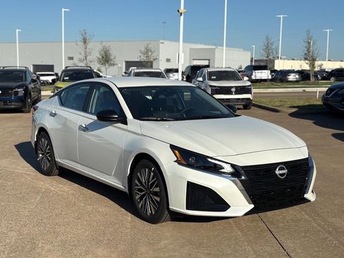 New 2025 Nissan Altima 2.5 SV image 6