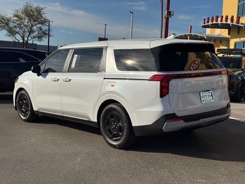 New 2026 Kia Carnival FWD image 4