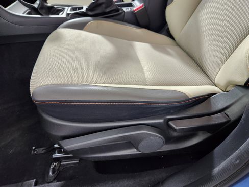 Used 2017 Subaru Crosstrek 2.0i Premium image 13