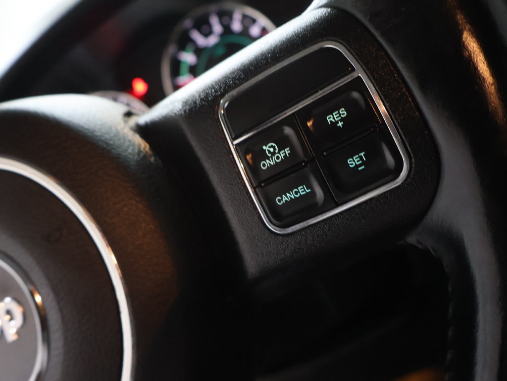 Used 2015 Jeep Wrangler Sahara w/ Connectivity Group AWD/4WD image 18