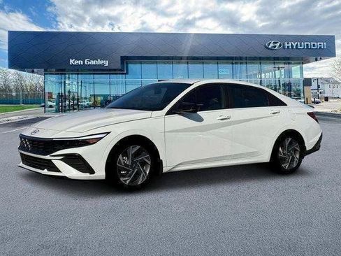 New 2025 Hyundai Elantra SEL FWD image 2