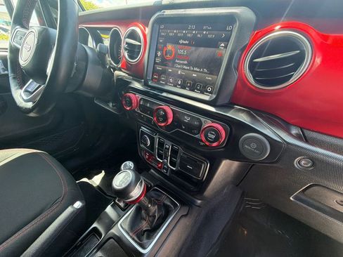 Used 2023 Jeep Wrangler Unlimited Rubicon w/ Cold Weather Group AWD/4WD image 21