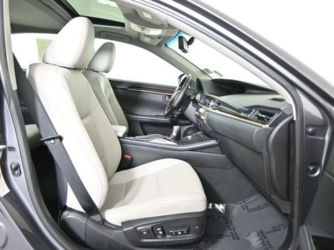 Used 2016 Lexus ES 350 w/ Navigation System Package FWD image 13