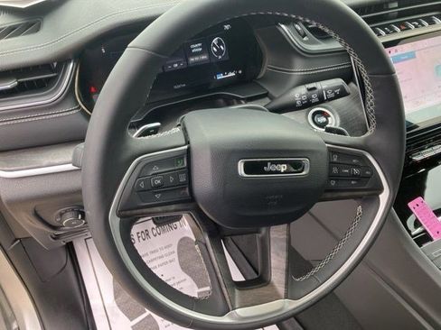 Certified 2025 Jeep Grand Cherokee L Limited AWD/4WD image 14