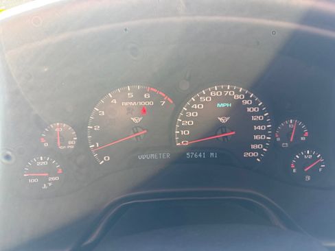 Used 2004 Chevrolet Corvette Convertible w/ Preferred Equipment Group RWD image 2
