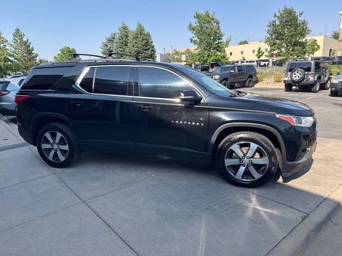 Used 2019 Chevrolet Traverse LT w/ LT Premium Package FWD image 5