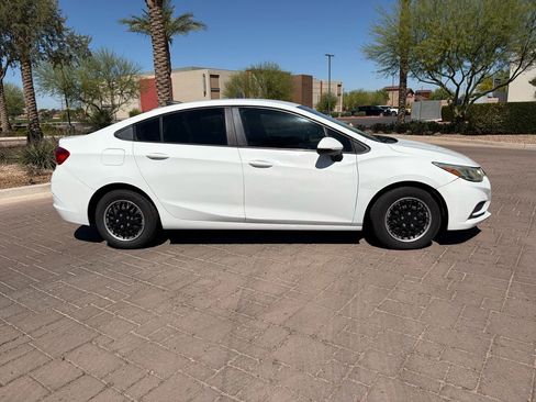 Used 2017 Chevrolet Cruze LS image 2