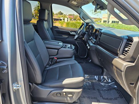 Used 2025 GMC Sierra 1500 SLT AWD/4WD image 28
