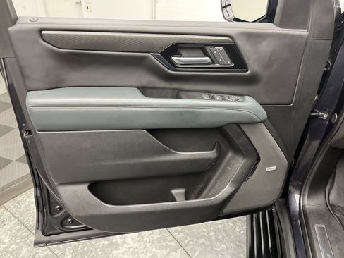 Certified 2025 GMC Yukon XL AT4 w/ AT4 Premium Package AWD/4WD image 9