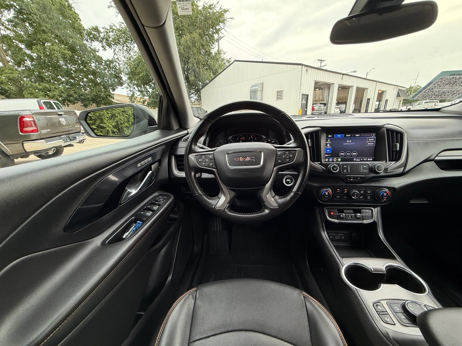 Used 2022 GMC Terrain AT4 AWD/4WD image 2