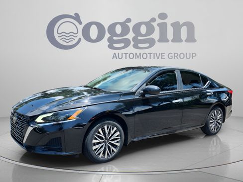 Used 2023 Nissan Altima 2.5 SV FWD image 1
