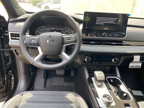 New 2026 Mitsubishi Outlander LE FWD image 8