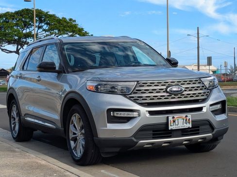 Used 2022 Ford Explorer Limited w/ Equipment Group 301A RWD image 6
