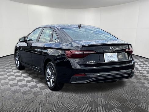 Used 2024 Volkswagen Jetta SE FWD image 4