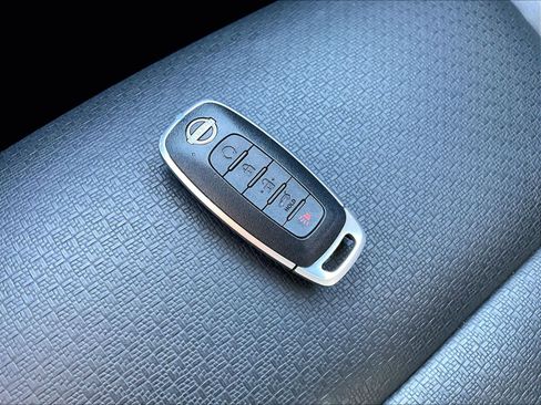 Used 2023 Nissan Rogue SV w/ SV Premium Package image 29