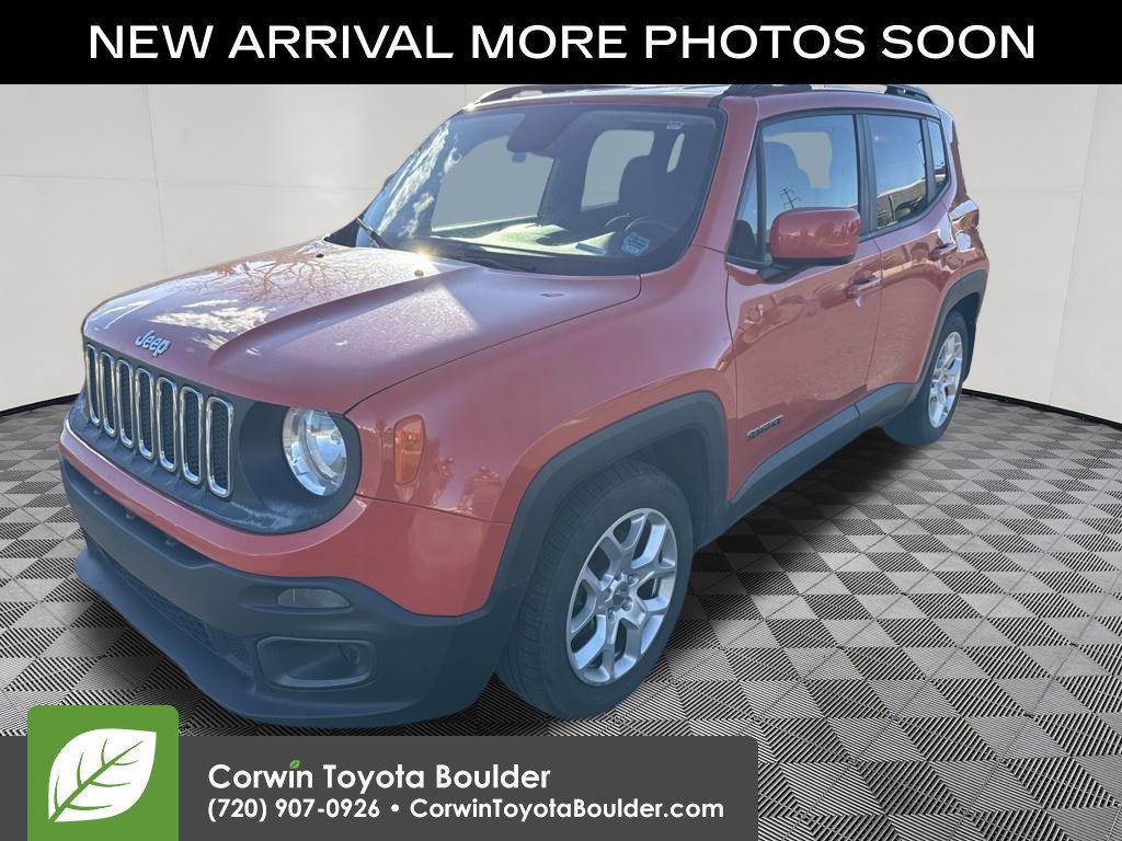 Used 2017 Jeep Renegade Latitude FWD image 3