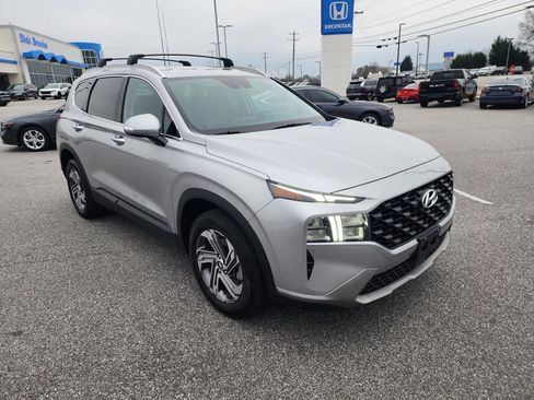 Used 2023 Hyundai Santa Fe SEL image 2