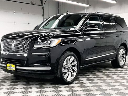 Used 2024 Lincoln Navigator Reserve AWD/4WD image 12