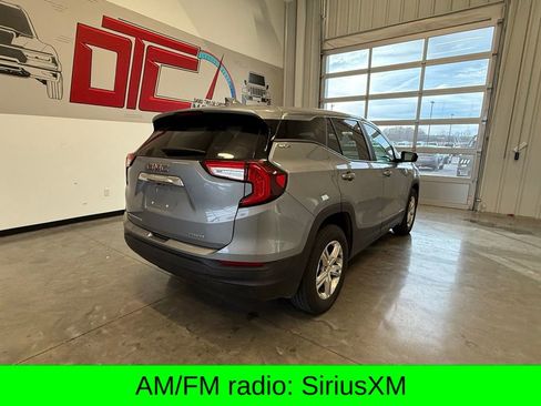 Used 2024 GMC Terrain SLE image 3