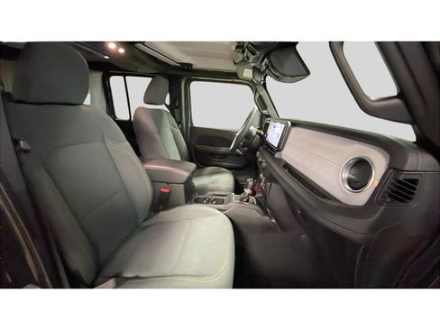 Used 2025 Jeep Wrangler Unlimited Sahara AWD/4WD image 17
