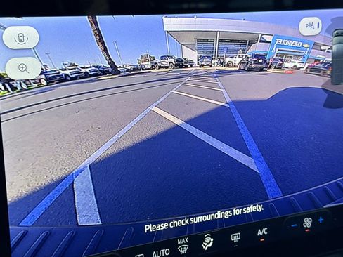 Used 2023 Ford Transit 350 XLT image 22