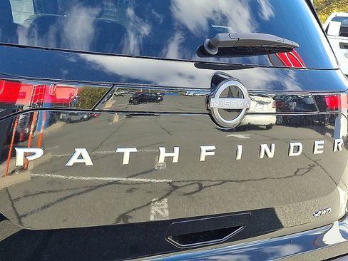 New 2025 Nissan Pathfinder SV w/ SV Premium Package image 6