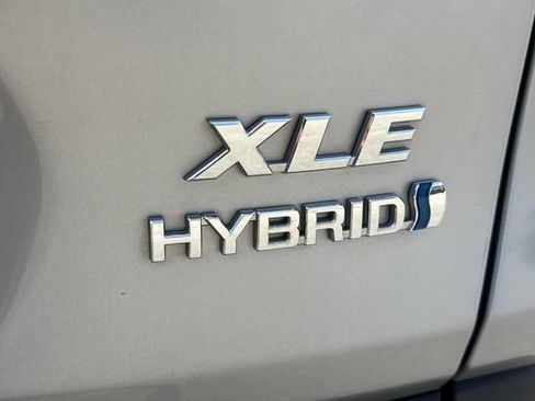 Used 2021 Toyota RAV4 XLE w/ Convenience Package AWD/4WD image 6
