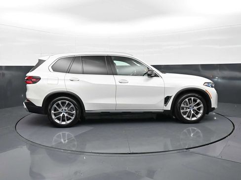 Used 2025 BMW X5 xDrive50e w/ Executive Package AWD/4WD image 4