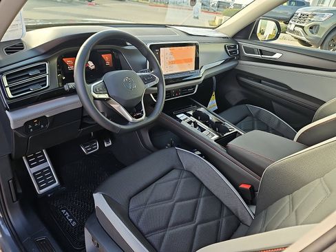 New 2026 Volkswagen Atlas Peak Edition image 14