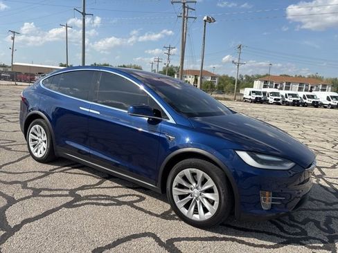 Used 2017 Tesla Model X 90D AWD/4WD image 3