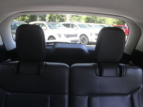 Used 2025 Ford Explorer Active w/ Active Comfort Package RWD image 59