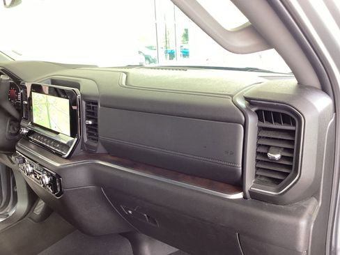 Used 2025 GMC Sierra 1500 SLT image 16