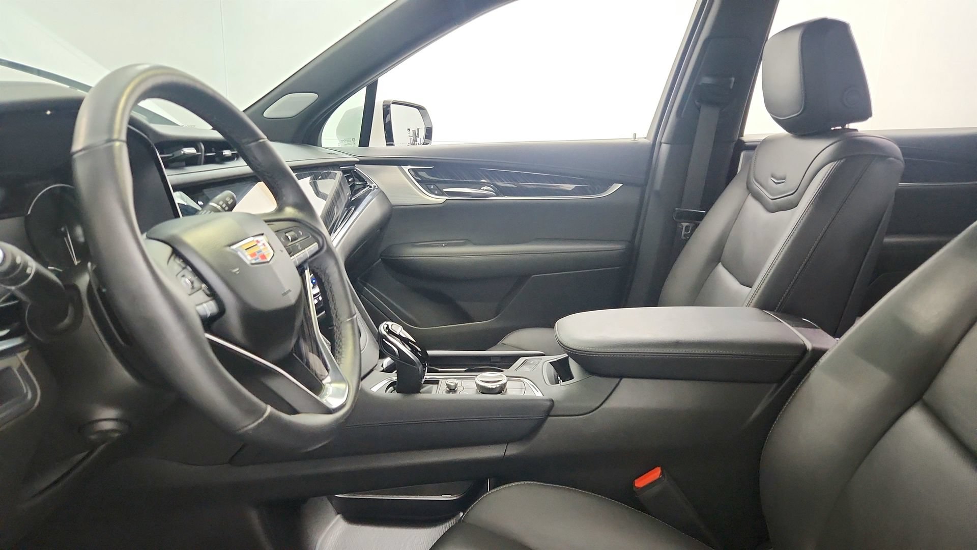 Certified 2024 Cadillac XT6 Premium Luxury w/ LPO, Floor Liner Package AWD/4WD image 17